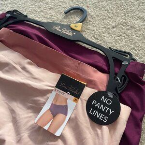 Prima Valentina  New and a set, Comes with hanger and tags, Medium size, Comfort